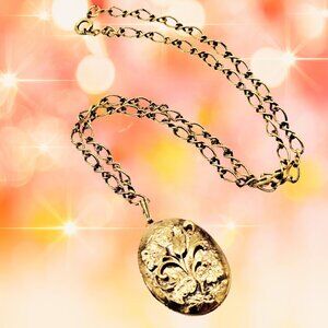 Vintage Style Gold Tone Floral Oval Locket Necklace